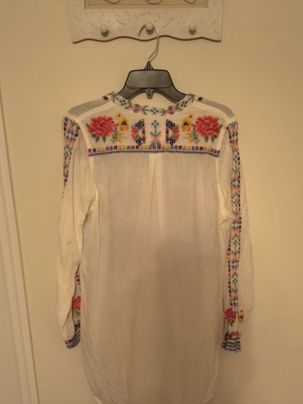 Johnny Was White Tunic with Multicolor Embroidered V-Neck - Picture 4 of 5